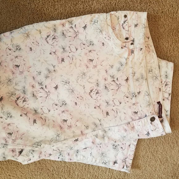 Jessica London Jeans! - Picture 2 of 5